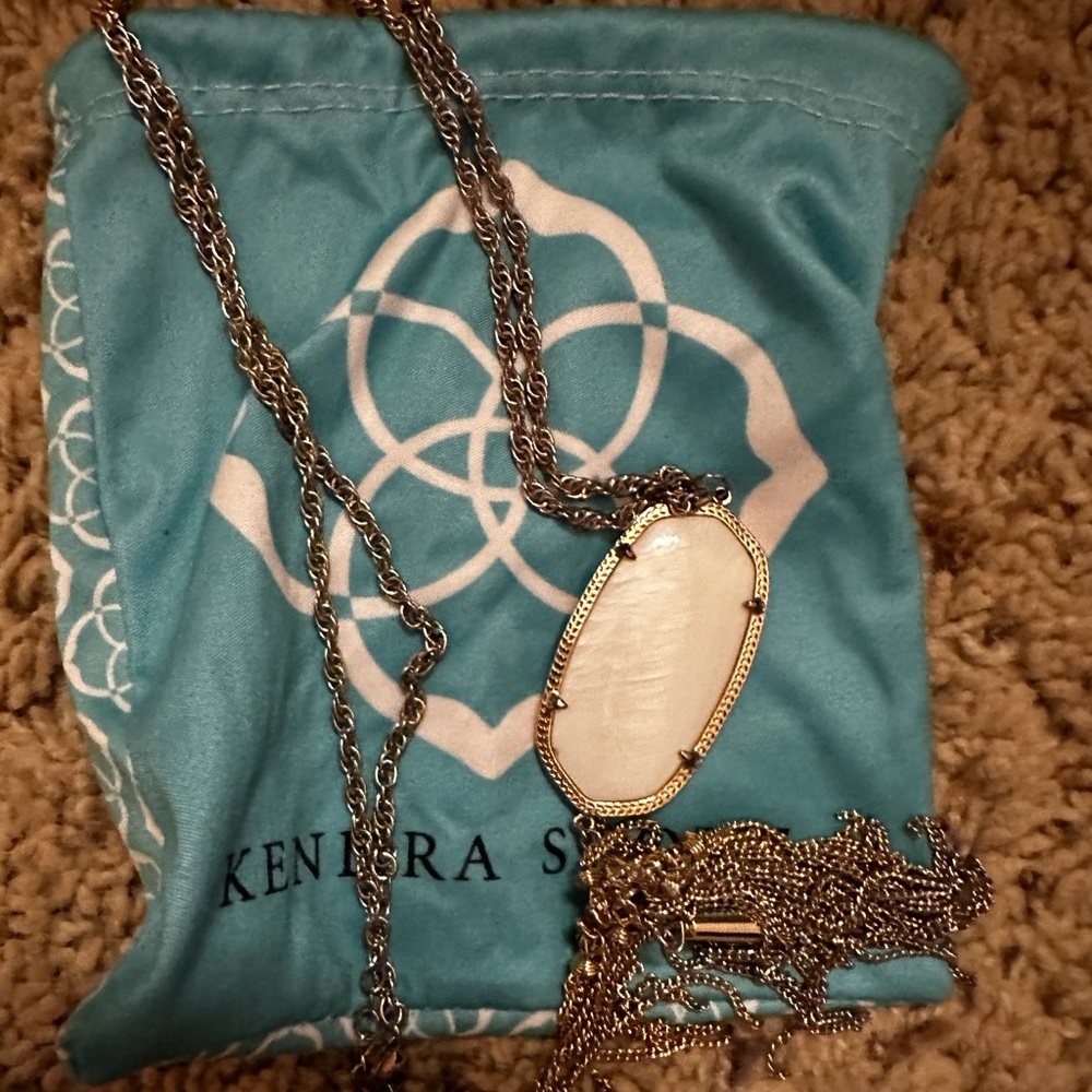 Kendra Scott necklace